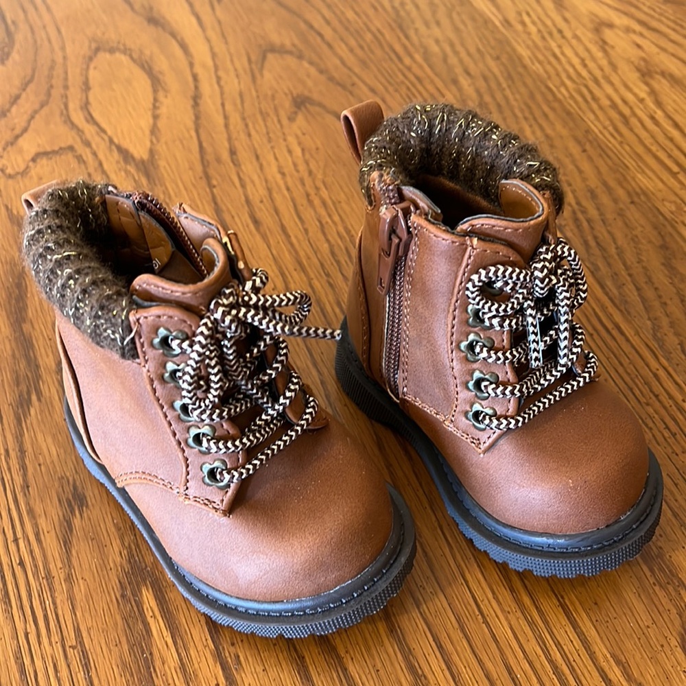 Wonder Nation, toddler girls boots, faux fur, side zipper, size 2, NWOT.